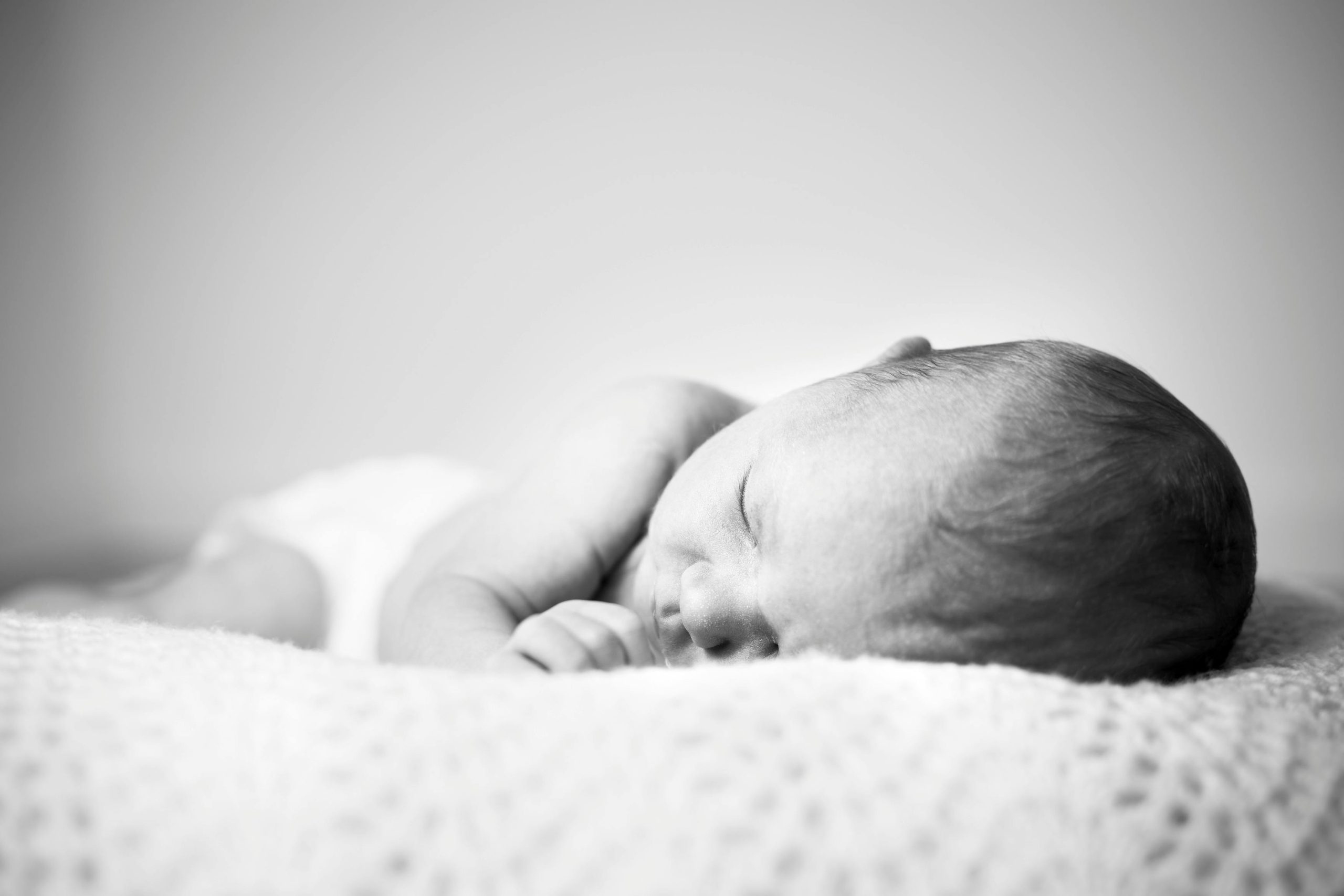 Bijela buka za bebe: kako djeluje, koje su prednosti i radi li?